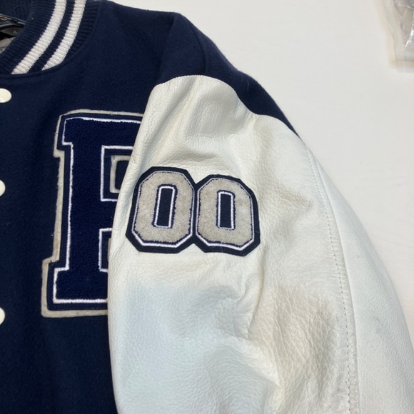 JUST REDUCED !!!!!  Once in a lifetime, does this ROOTS jacket go up for sale. - Picture 5 of 14